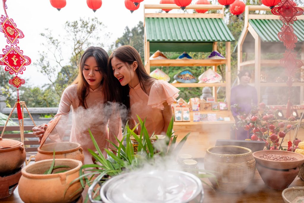 Không gian lễ hội đầy màu sắc tại Sun World Bà Nà Hills