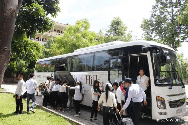 Xe đưa đón khách đến Sun World Bà Nà Hills Đà Nẵng