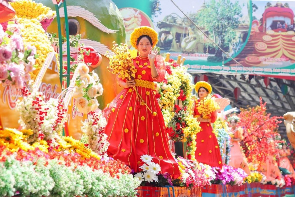 Combo Tết xuyên không tại Suối Tiên Tết 2025