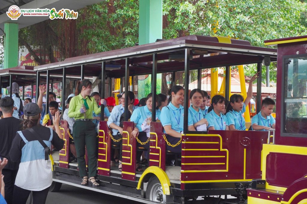 Tour tham quan thư giãn Suối Tiên Tết 2025