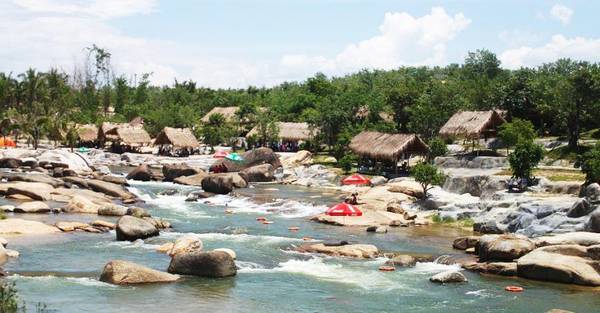 Khu du lịch sinh thái Suối Thạch Lâm khi du lịch Nha Trang