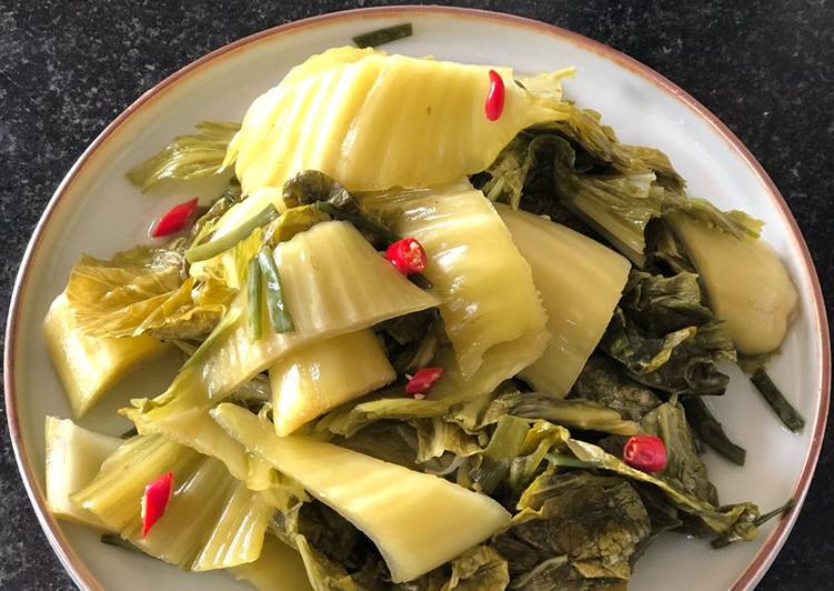 Sườn non xào thơm với hành tím
