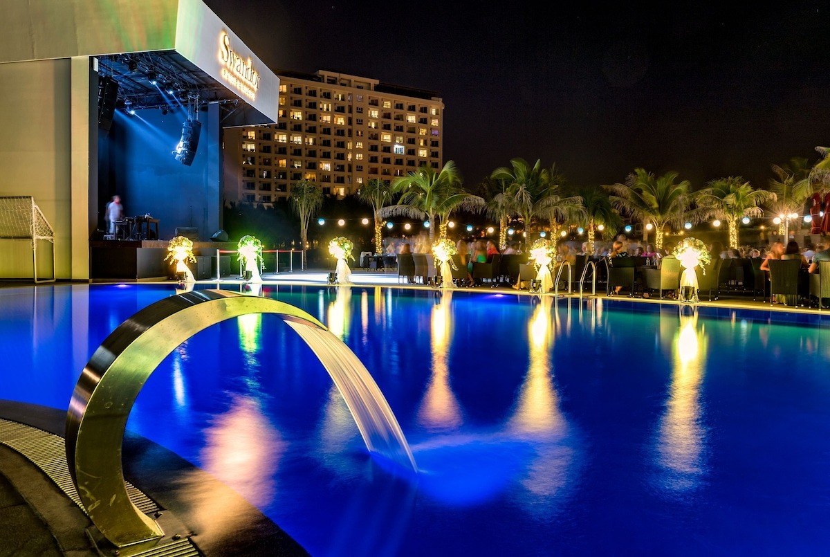 Sân khấu trình diễn laser tại Swandor Cam Ranh Hotels & Resorts