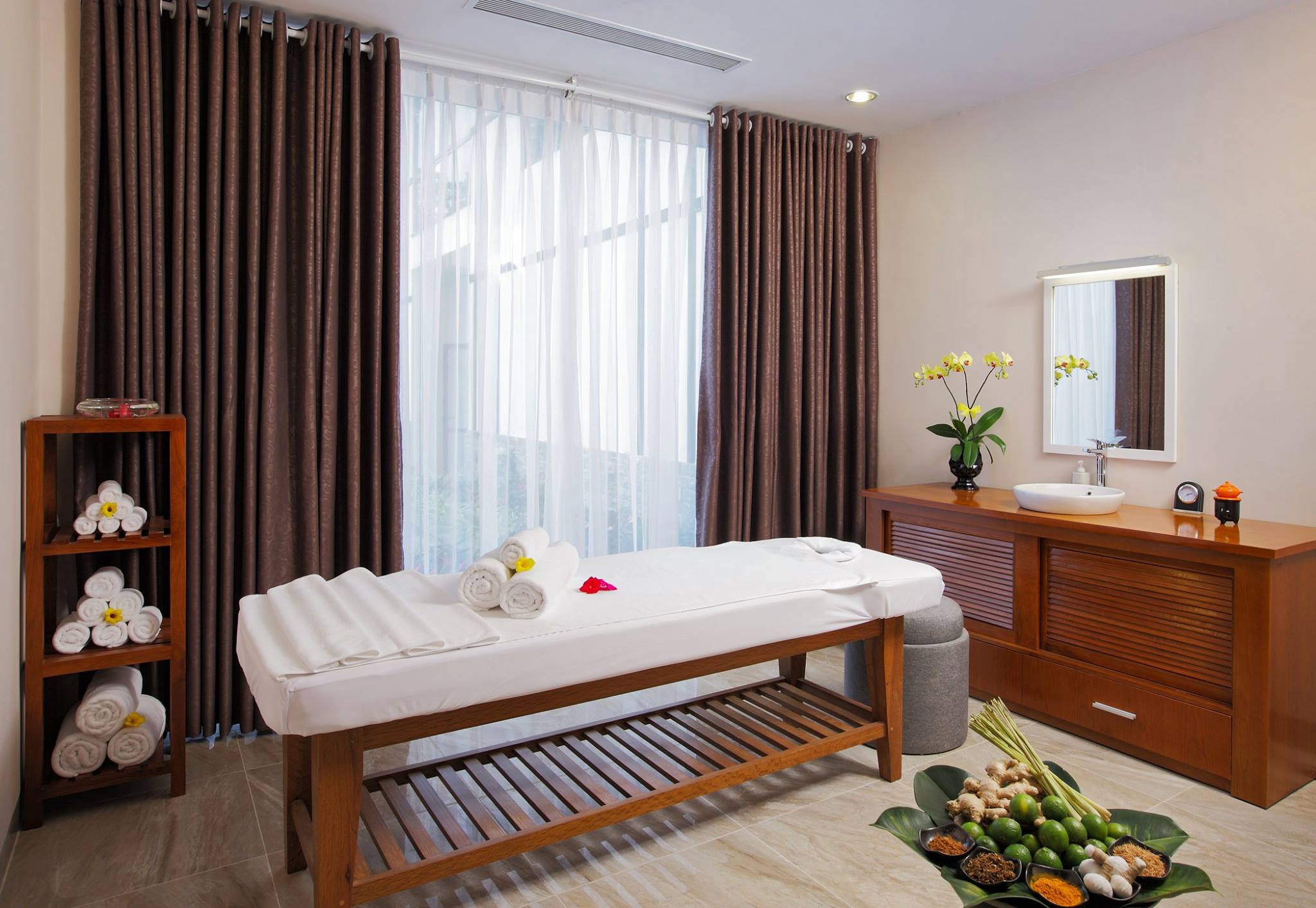 Phòng tắm hiện đại tại Swiss-Belresort Tuyền Lâm