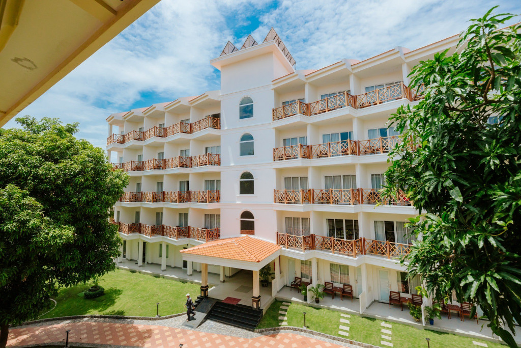 Swiss-Village-Resort-Spa-Phan-Thiet-ivivu-1