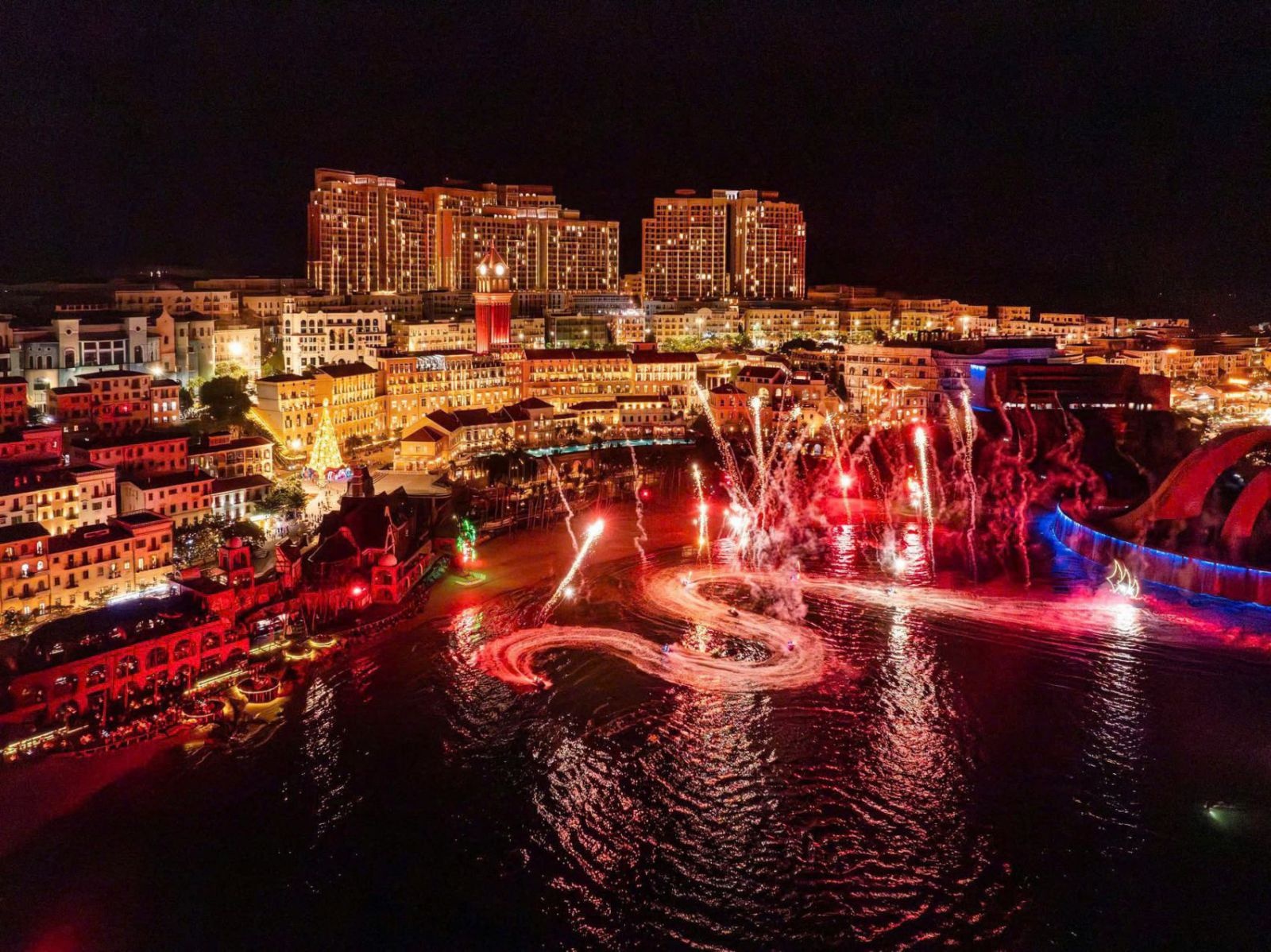 Show diễn Symphony of the Sea Phú Quốc về đêm