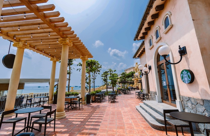 Quán cafe view biển tại Sunset Town
