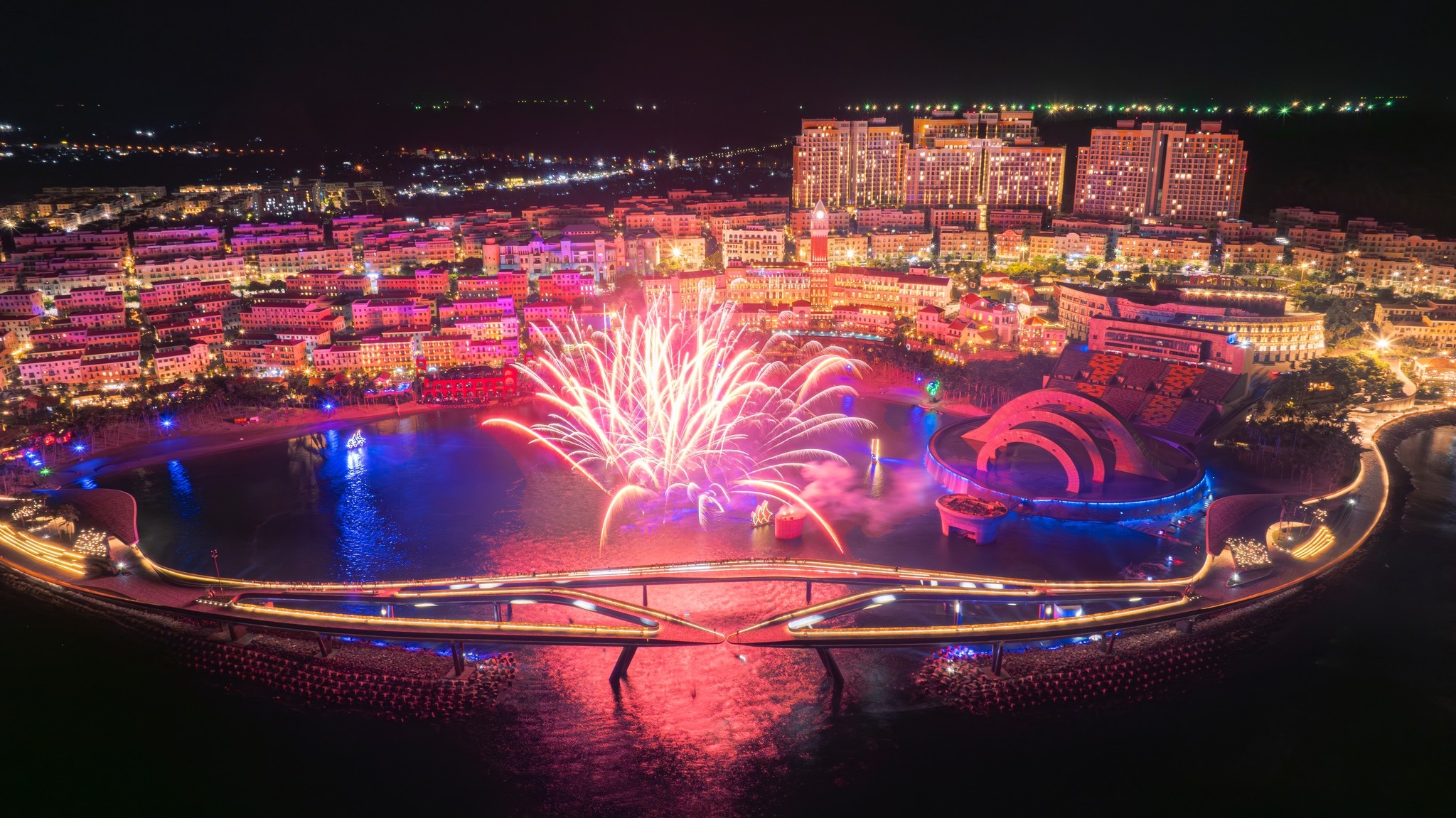 Symphony of the Sea Phú Quốc – Đại tiệc Jetski và pháo hoa mãn nhãn tại Sunset Town