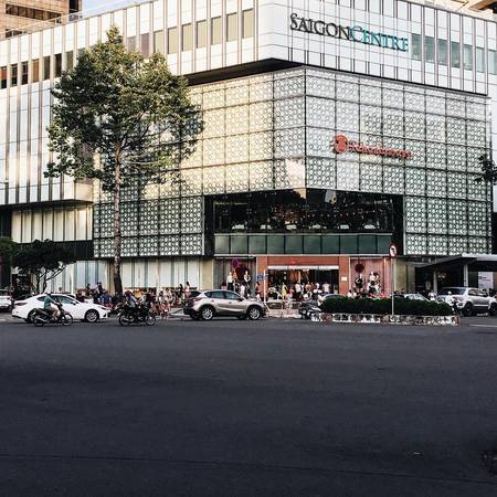 Không gian bên ngoài Takashimaya Sài Gòn