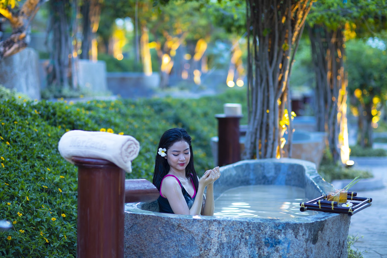 Tắm bùn khoáng Nha Trang tại Hòn Tằm
