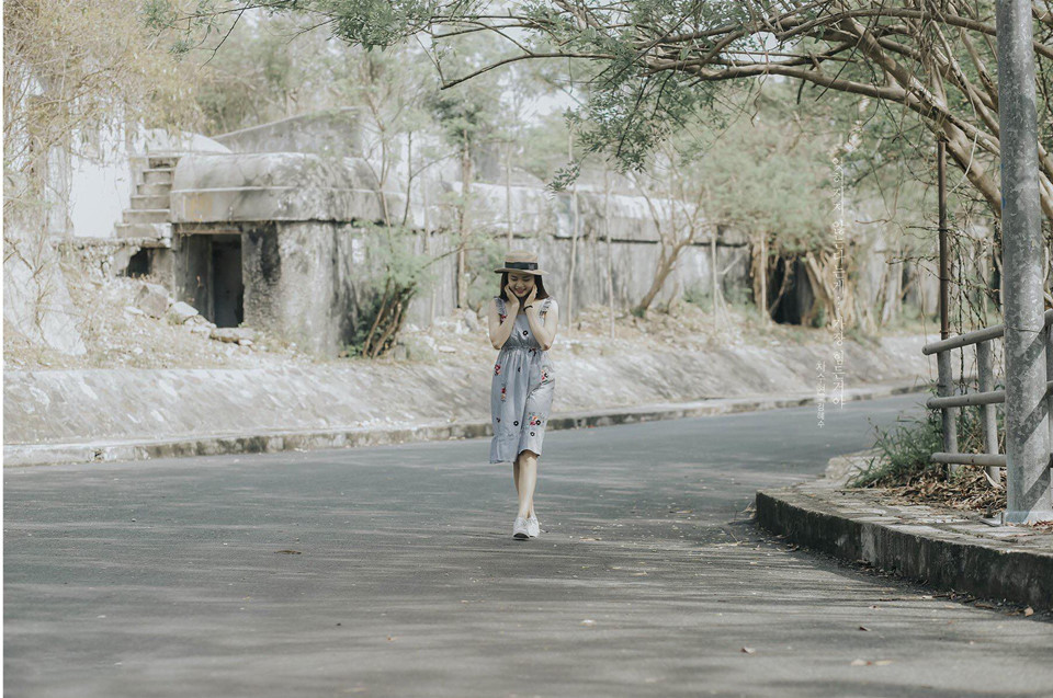 Mùa thu Vũng Tàu là mùa của nắng gió bao la, mùa của những cơn mưa làm tốt tươi cây lá, mùa ngập tràn bao xúc cảm đẹp đẽ trên mảnh đất yêu thương. Một sớm mai thức dậy, bạn hãy lắng nghe tiếng chim ríu ran trên vòm lá, tiếng rì rào của biển cả trong ánh nắng chan hòa của bình minh… và cảm nhận sự bình yên nơi đây.