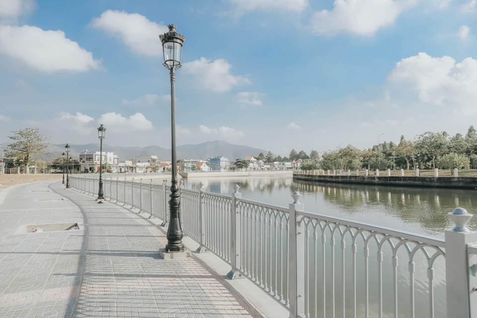Nét đẹp của thành phố biển, bạn không chỉ cảm nhận từ vẻ bề ngoài mà còn bởi tâm hồn, tình cảm đối với nơi đây. Tôi đã thực hiện bộ sưu tập về thành phố biển này trong nhiều mùa khác nhau, bằng niềm đam mê nhiếp ảnh và tấm lòng đối với mảnh đất nơi chôn rau cắt rốn.