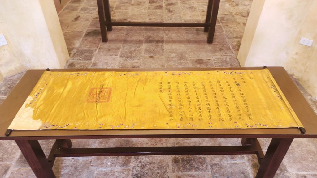 Hiện vật triều Nguyễn trưng bày tại Tàng Thư Lâu