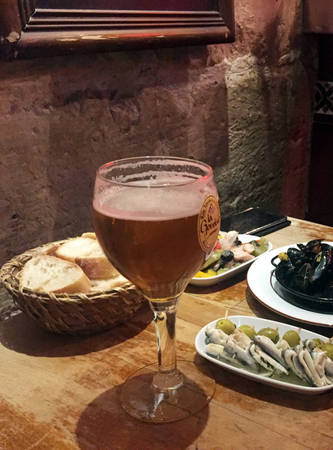 Tapas ở Paris được nhắm cùng bia hoặc rượu
