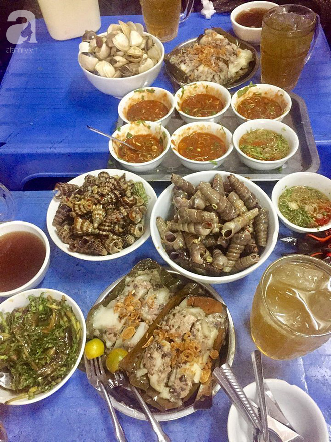 Cả một bàn hải sản ú ụ ăn bét nhè chỉ mất 240k cho 5 người, sao không thử nào?