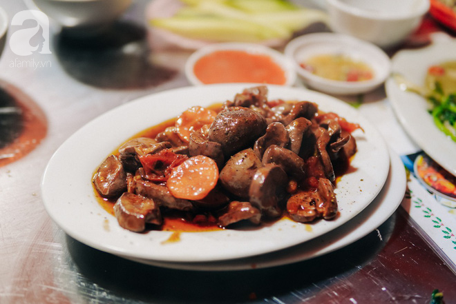 Cật xào cà chua hành tây, khoảng 90 - 100k/ đĩa cho 4 - 5 người ăn.