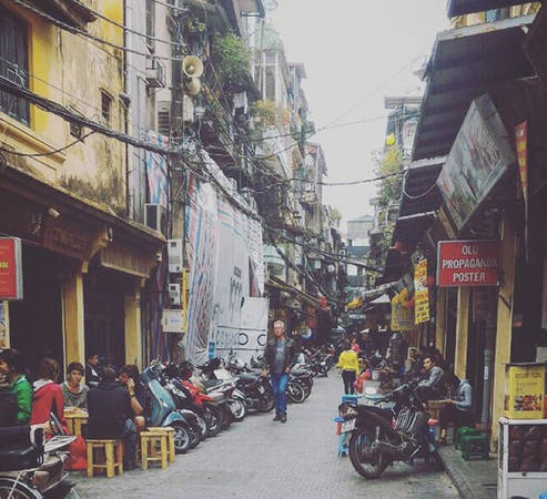 Phố Tạ Hiện được mệnh danh là phố Tây ở Hà Nội. - @i.m_ti