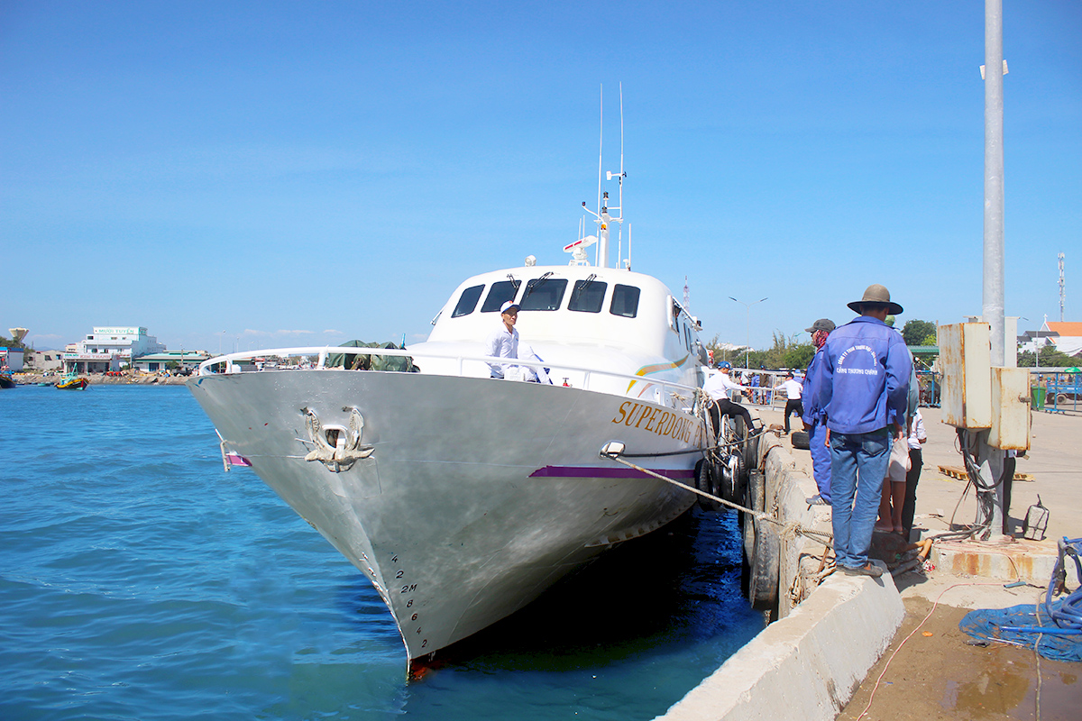Tàu cao tốc Superdong tại cảng Phan Thiết. Ảnh: taucaotoc.vn.