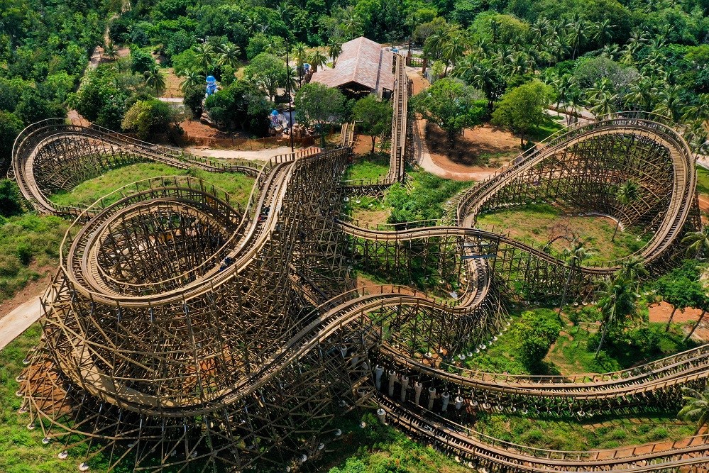 Tàu lượn siêu tốc gỗ tại Sun World Hòn Thơm Phú Quốc
