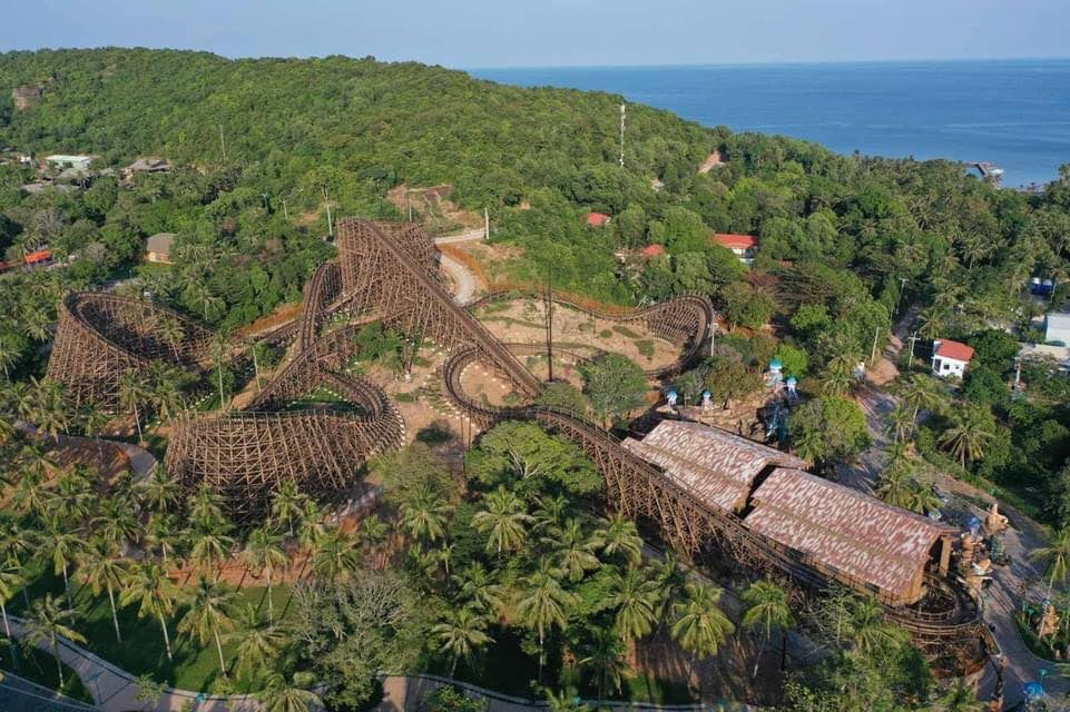 tau-luon-sieu-toc-bang-go-phu-quoc-ivivu-3