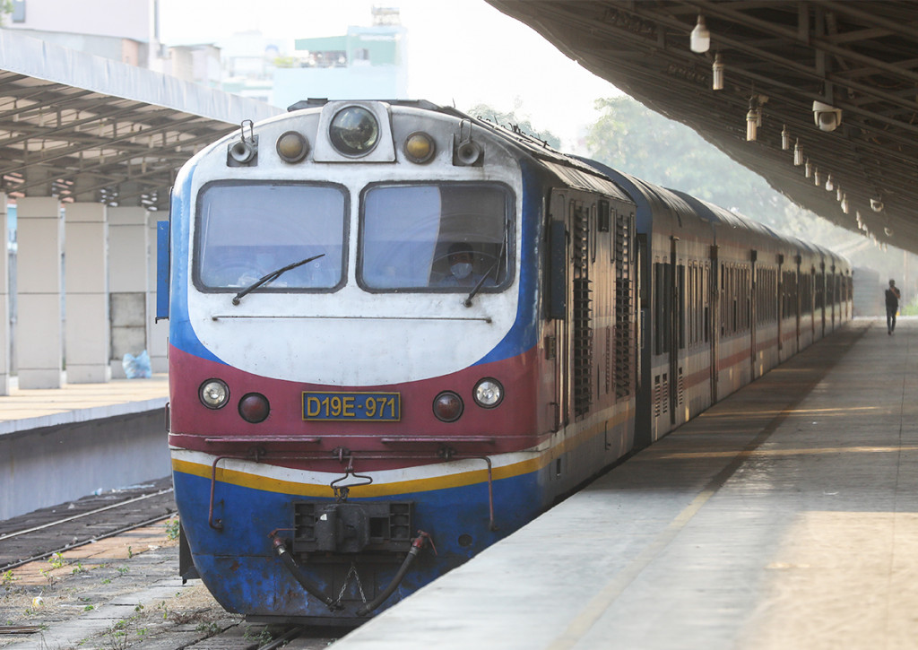 Tàu hỏa hiện nay nội thất được trang bị tiện nghi và hiện đại, thời gian di chuyển cũng đã rút ngắn hơn trước.
