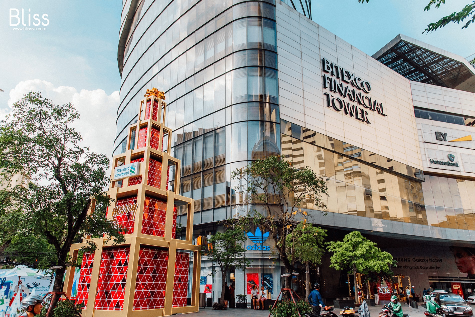 Tòa nhà Bitexco trang trí Noel Sài Gòn