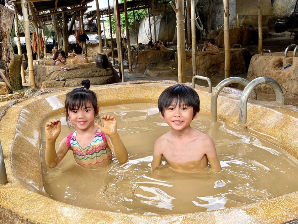 Tắm bùn khoáng Nha Trang phù hợp mọi lứa tuổi