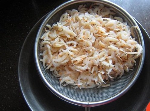 Sơ chế tép tươi cho món tép rang ngon