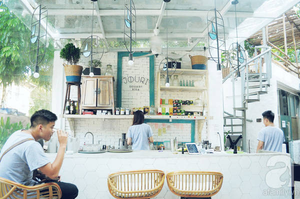 Jouri bắt mắt ngay từ cái nhìn đầu tiên.