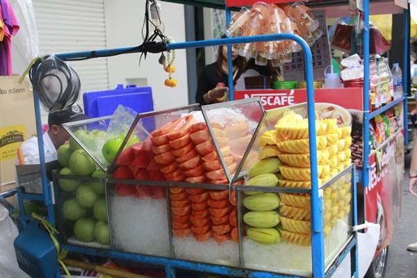 Là một nước có khí hậu nhiệt đới nên trái cây Thái Lan rất phong phú, tươi ngon mà lại rất rẻ.