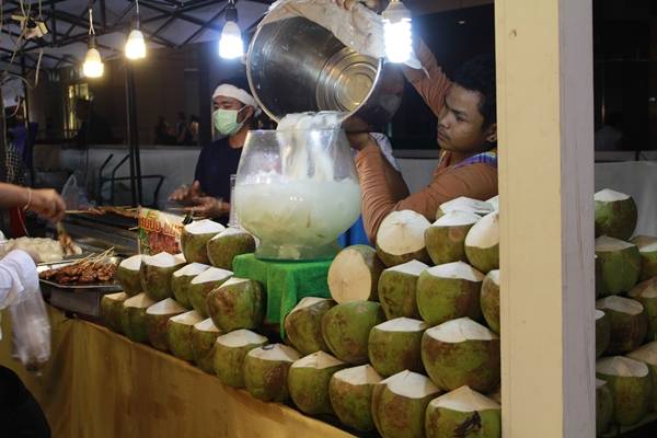 Dừa Thái Lan thì không có điểm nào để chê cả. Đặc biệt là dừa dứa, một loại dừa đặc trưng của xứ chùa vàng.