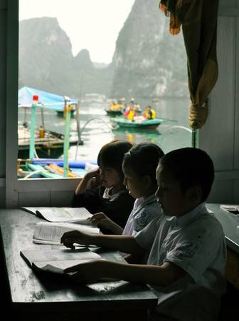 Tham-lang-chai-dep-nhat-the-gioi-o-vinh-Ha-Long-8-ivivu