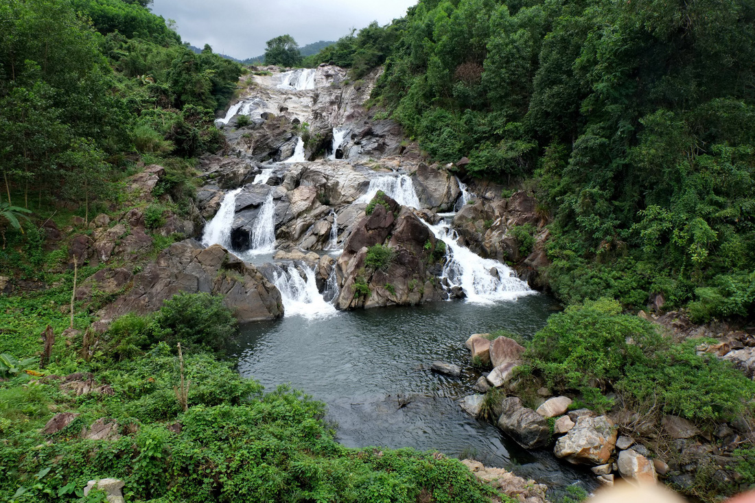 Thác Ồ Ồ và hồ bơi sinh thái trên sông Tiên. Ảnh: Dương Minh Bình