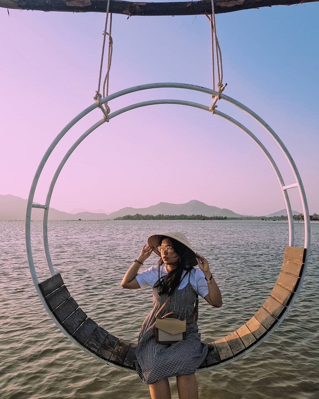 Hoàng hôn lãng mạn trên đầm Lập An