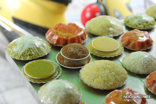 Những món xôi truyền thống được trau chuốt từ khâu chế biến đến trang trí, tưởng như chỉ đất kinh kỳ mới có.