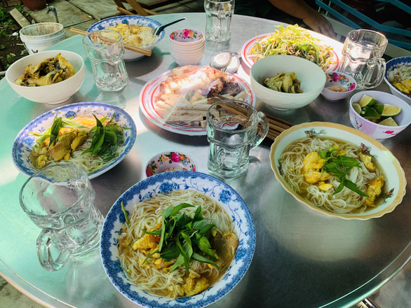 Bún cá Châu Đốc trên nhà sàn An Giang