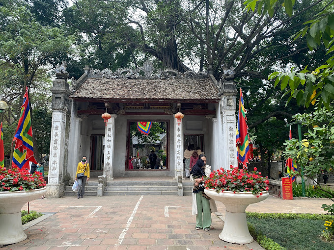 Thăng Long tứ trấn
