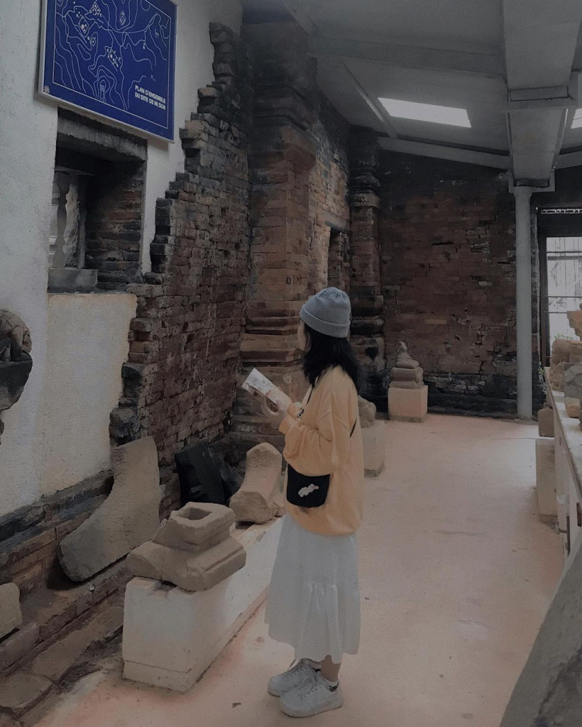 Bên trong đền tháp Thánh địa Mỹ Sơn