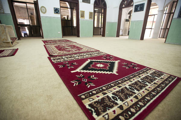 Thảm cầu nguyện bên trong thánh đường Hồi giáo Al-Noor