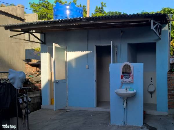 Khu vực nhà vệ sinh chung khá sạch sẽ, khô thoáng. Ảnh: Tiểu Duy