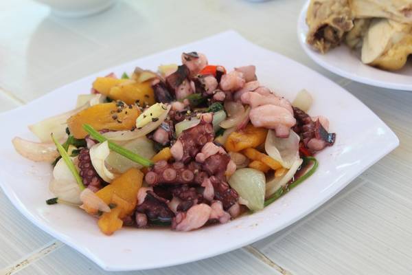 Nửa ký còn lại bạn có thể yêu cầu làm món mực xào chua ngọt. Ảnh: Kua