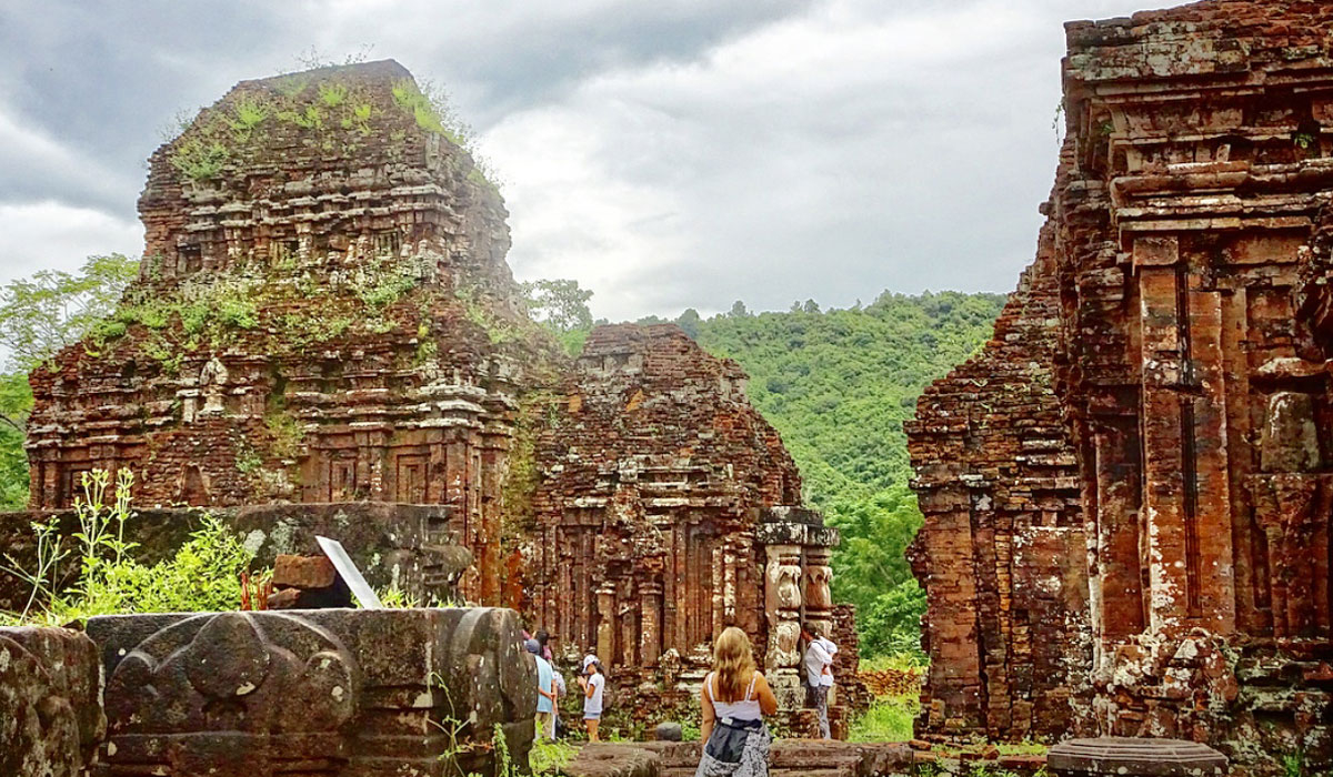 Thánh địa Mỹ Sơn gần Đà Nẵng