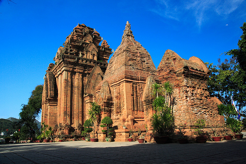 thap ba ponagar