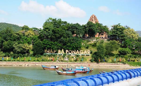 Tháp bà Ponagar.