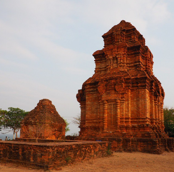Tháp Chàm Poshanư - di tích Chăm Pa khi du lịch Phan Thiết