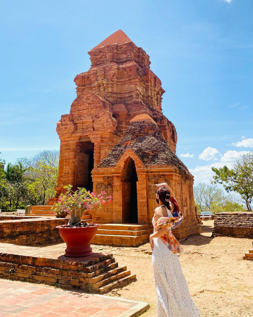 Tháp Poshanư Phan Thiết cổ kính