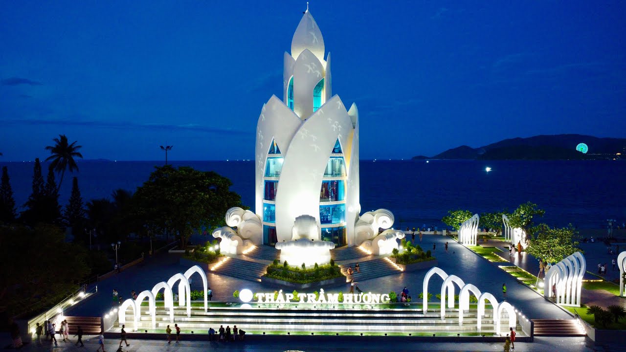 Tháp Trầm Hương Nha Trang rực rỡ về đêm