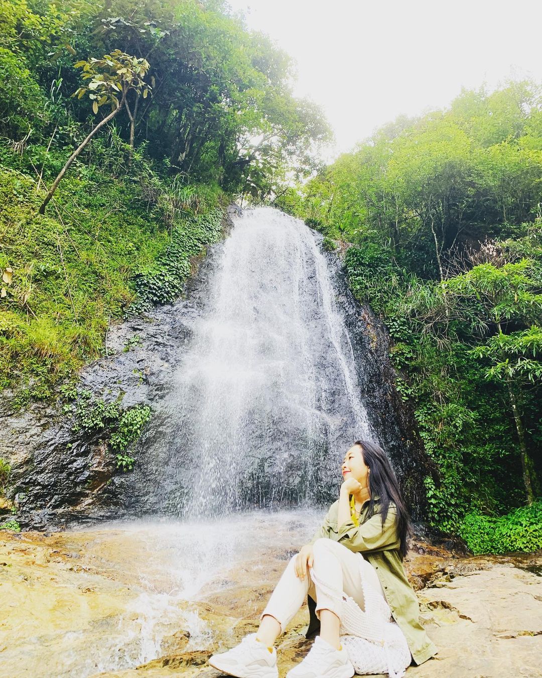 Khung cảnh thiên nhiên Thác Bạc Sapa tour Tây Bắc