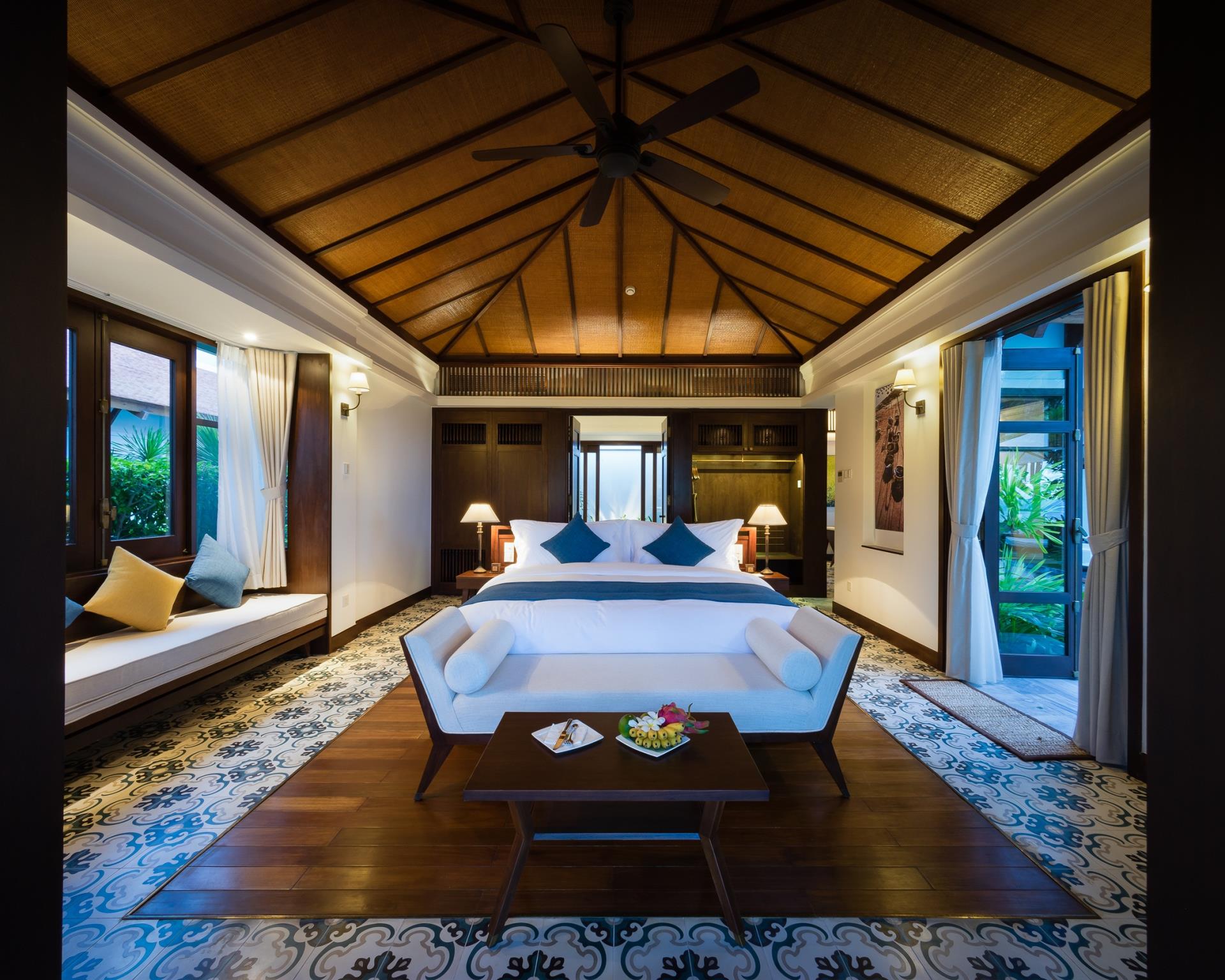 Giường ngủ sang trọng chuẩn 5 sao tại resort The Anam Nha Trang