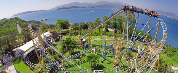 Toàn cảnh vịnh biển nhìn từ cáp treo Trải nghiệm cáp treo vượt biển Nha Trang